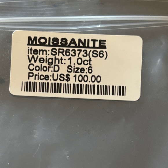 Moissanite Elegant Diamond Ring - Picture 6 of 7